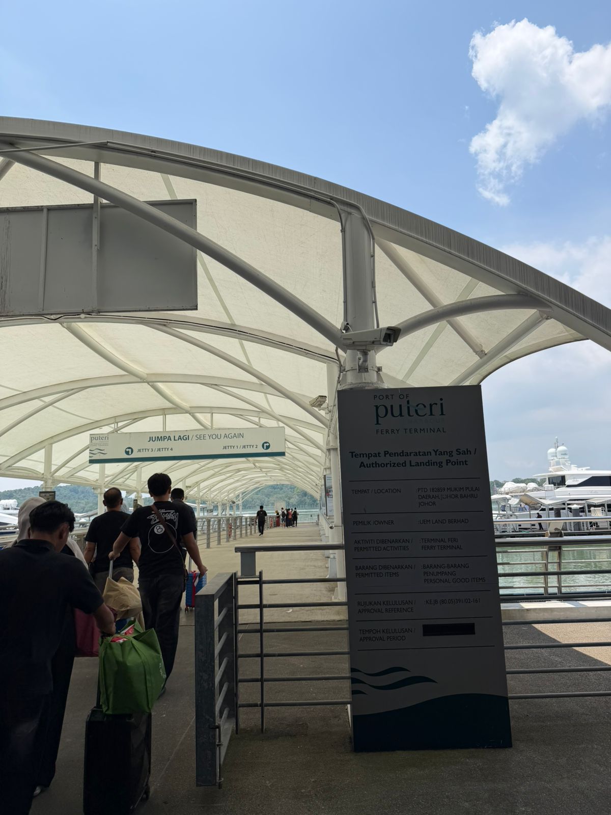 Putri Anggreni Ferry - Exterior