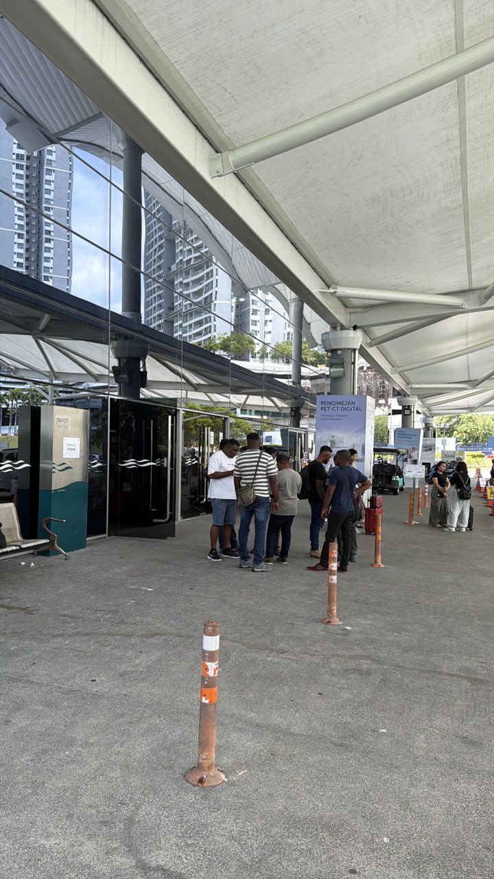 Putri Anggreni Ferry - Exterior