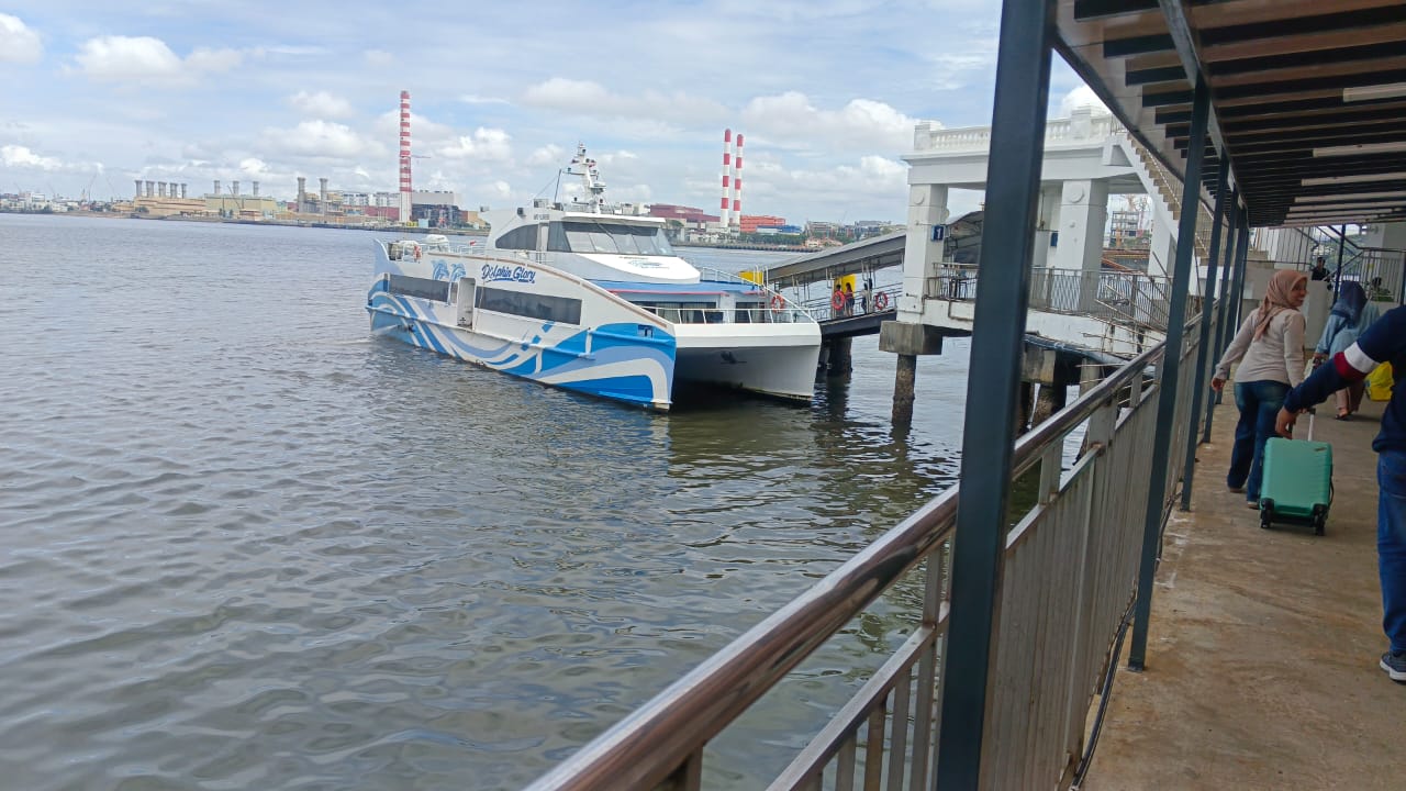 Dolphin Ferries - Exterior