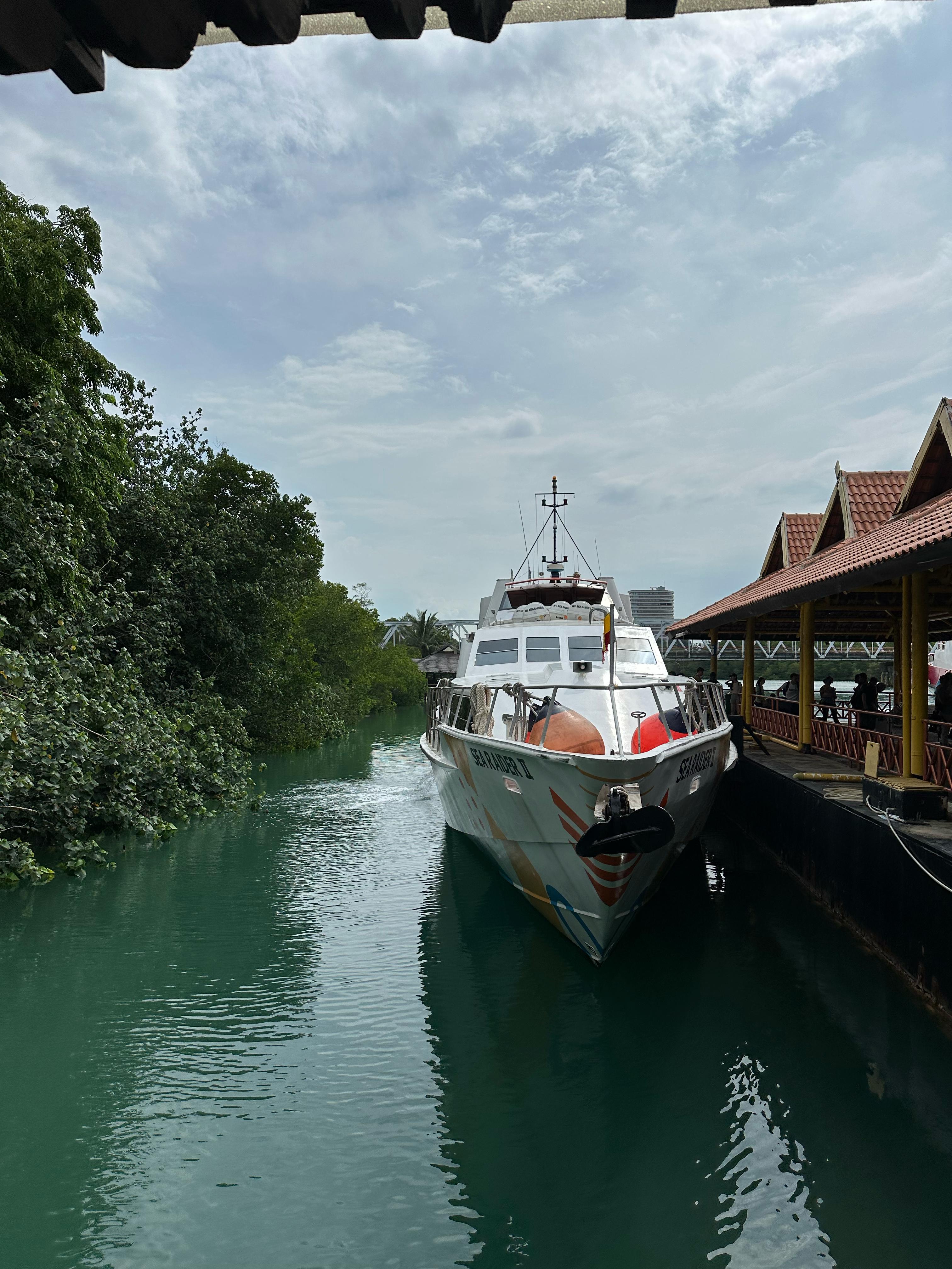 Batam Fast - Exterior