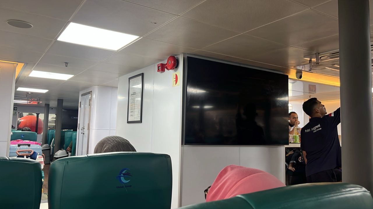 Putri Anggreni Ferry - Interior