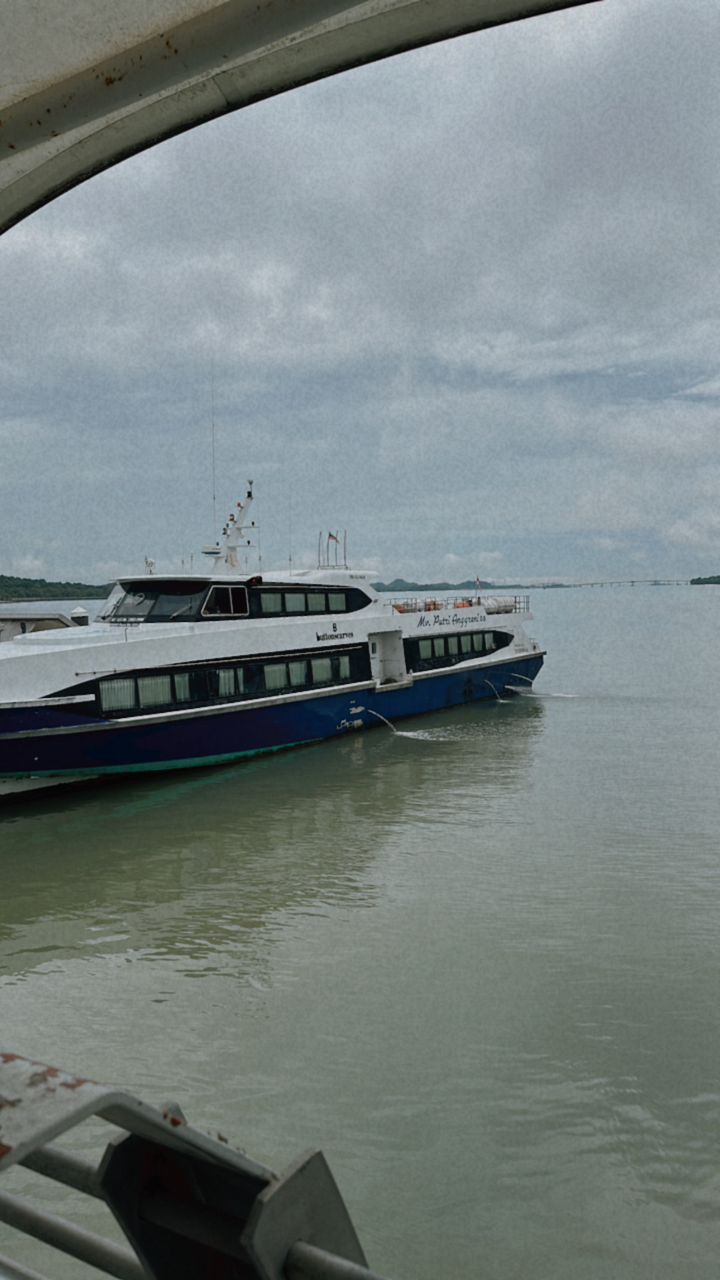 Putri Anggreni - Exterior