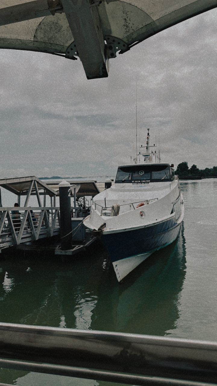 Putri Anggreni - Exterior
