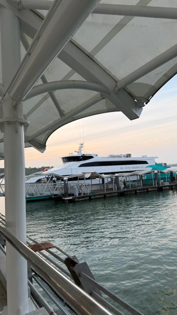 Putri Anggreni Ferry - Exterior