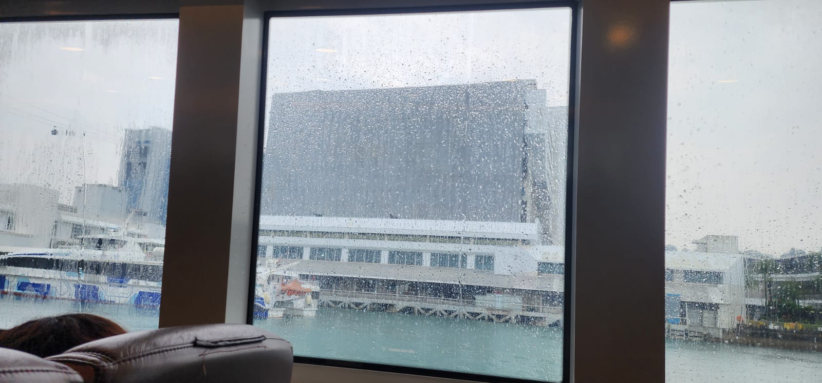 Horizon Ferry - BP, Exterior
