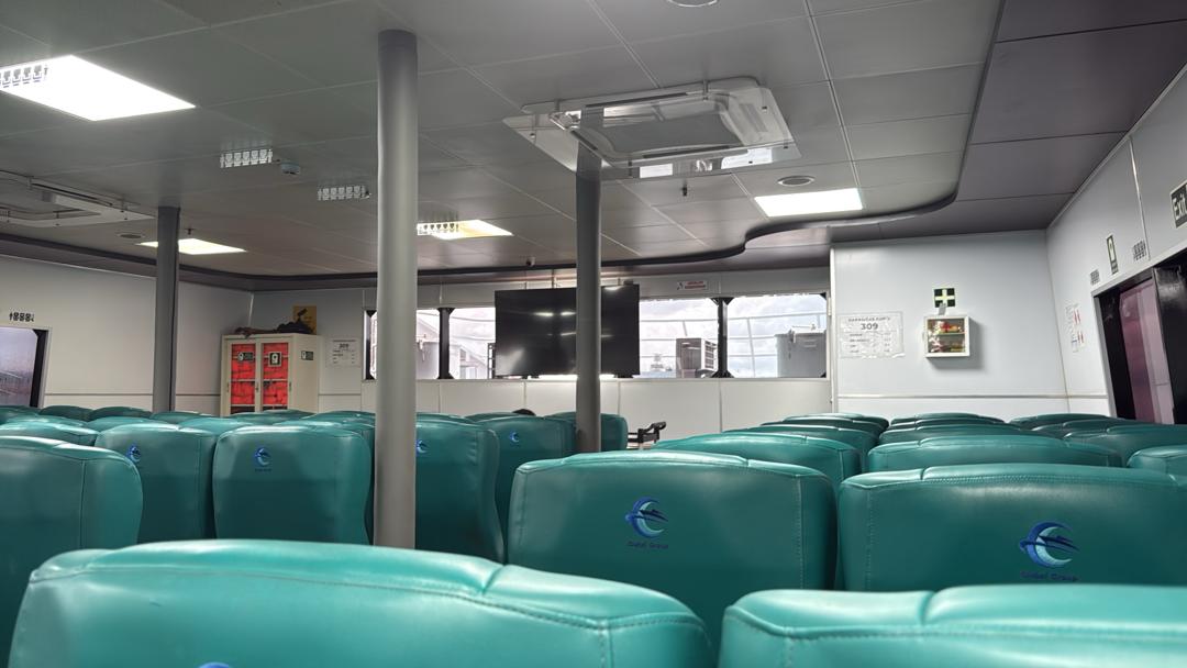 Putri Anggreni - Interior, Amenities
