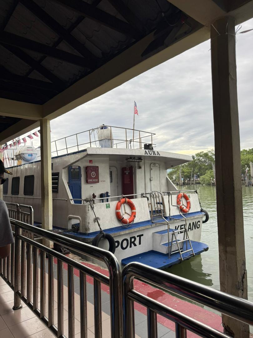 Blue water Ferry - Exterior