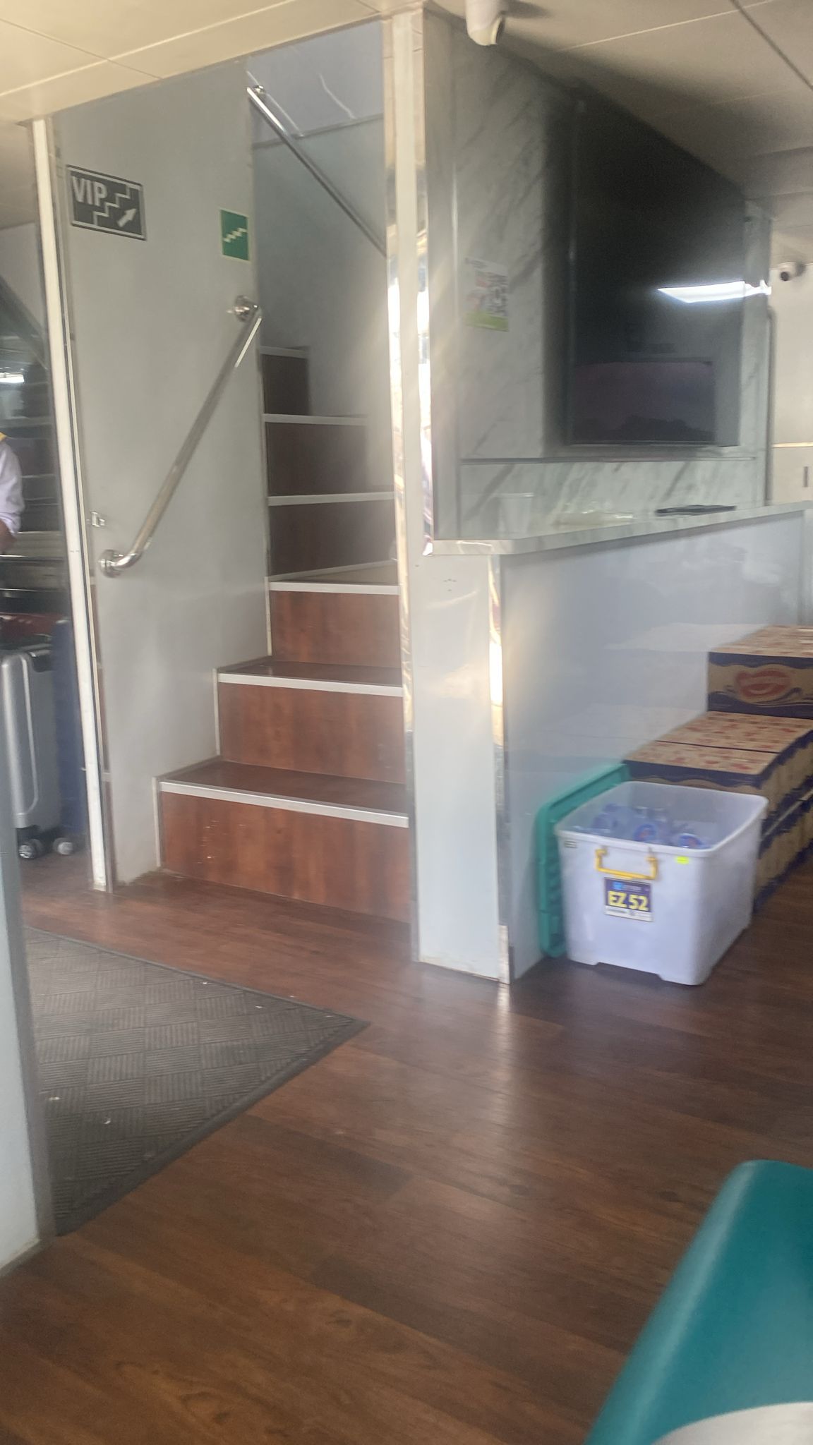 Putri Anggreni - Interior, Amenities