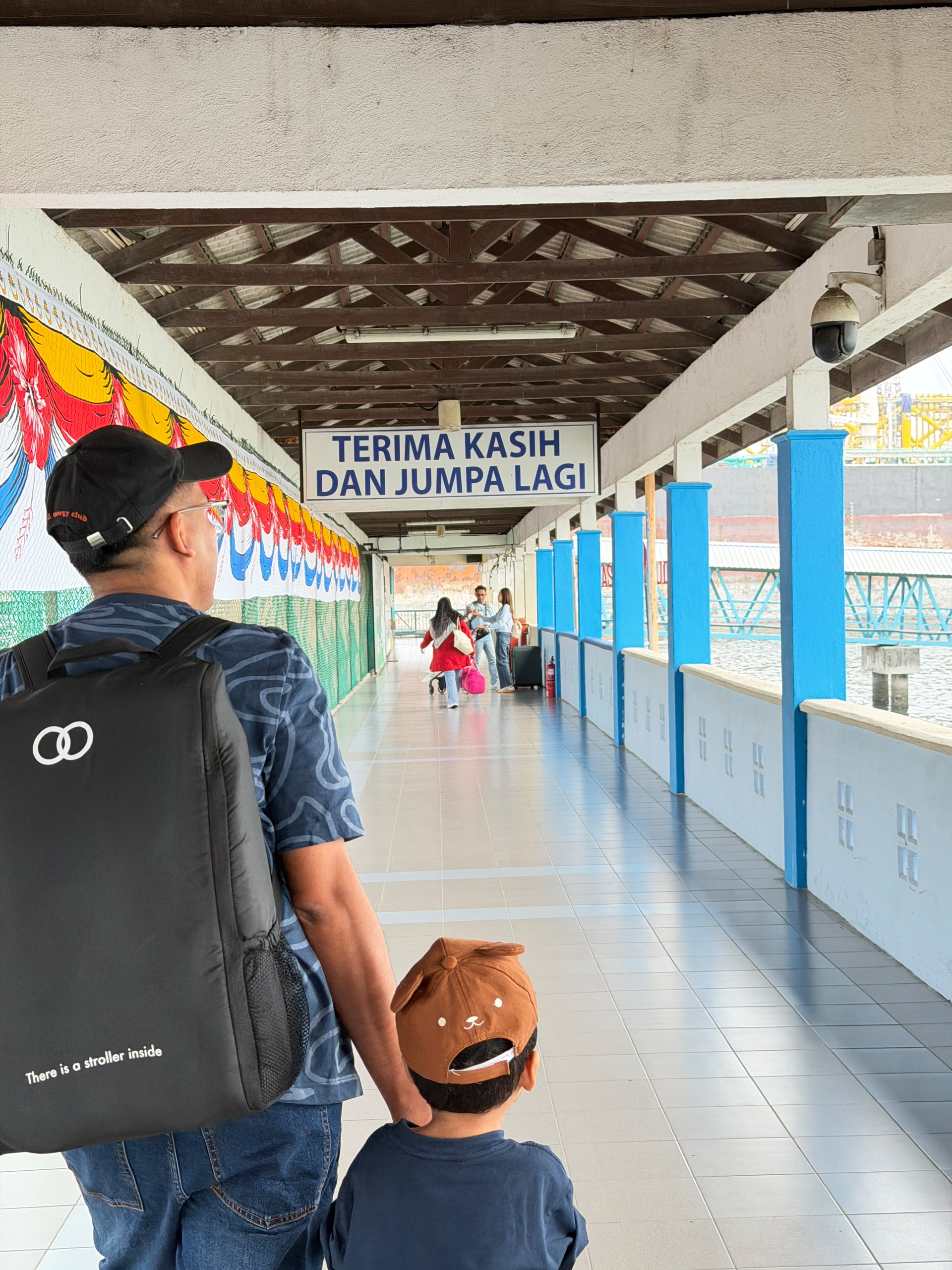 Pasir Gudang Ferry - BP, Exterior