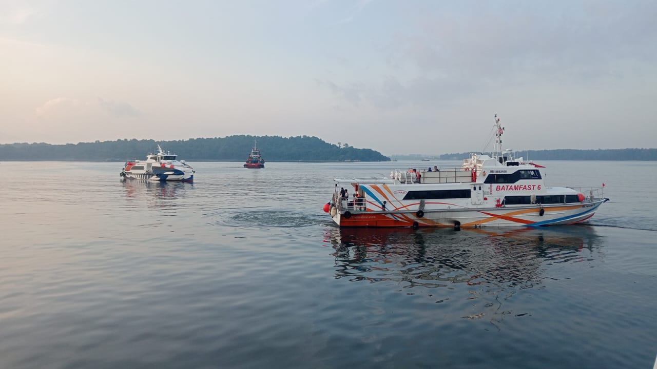 Pasir Gudang Ferry - BP, Exterior