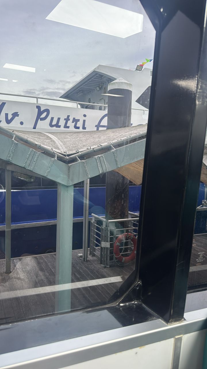 Putri Anggreni - Exterior