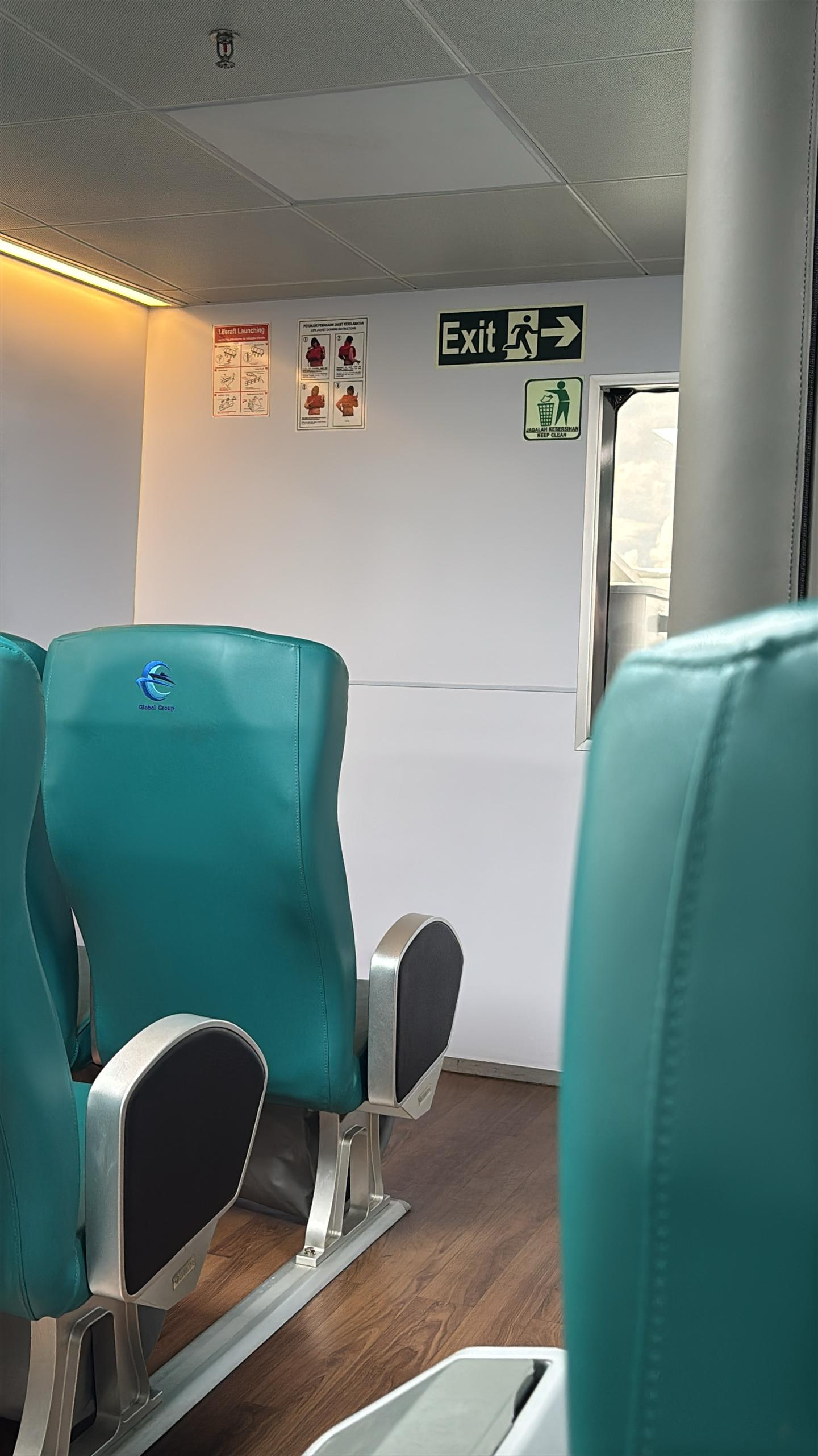 Putri Anggreni - Interior, Amenities