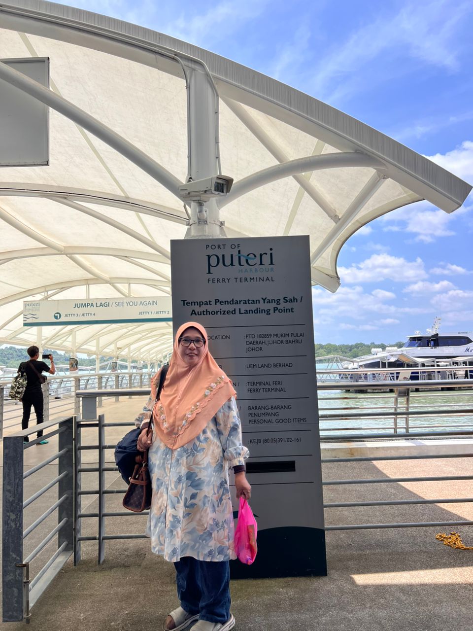 Putri Anggreni Ferry - Exterior