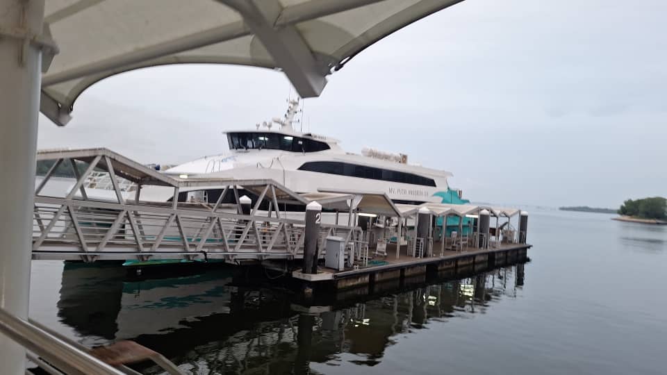Putri Anggreni Ferry - Exterior
